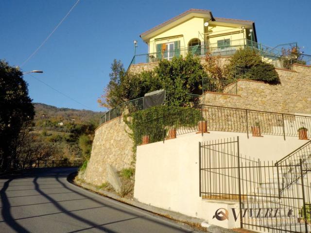Case e ville in vendita di 180 m² in Via Madonna della Neve, 5