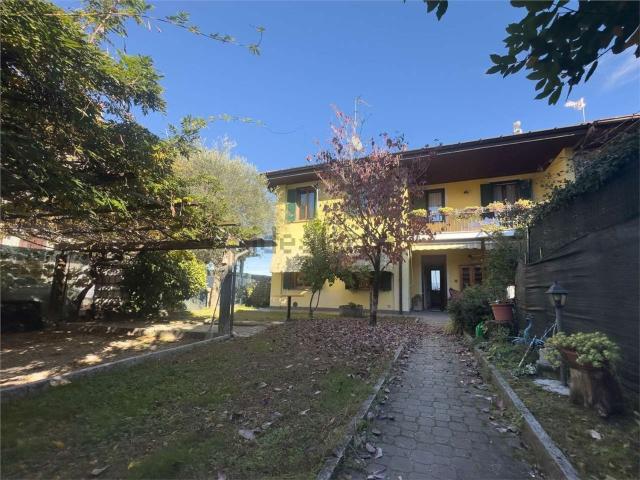 Case e ville in vendita di 180 m² in Via Maggiore, 9