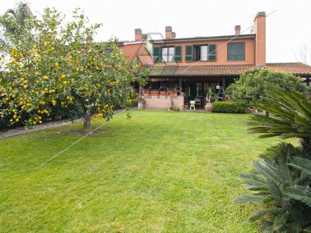 Case e ville in vendita di 180 m² in Via Manuel de Falla
