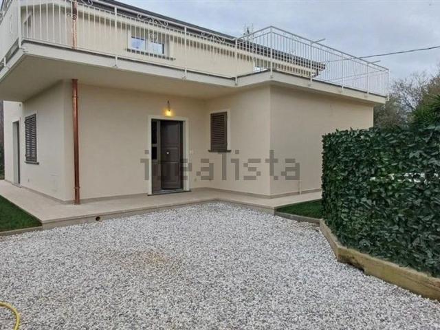 Case e ville in vendita di 180 m² in Via Marina Vecchia, 265
