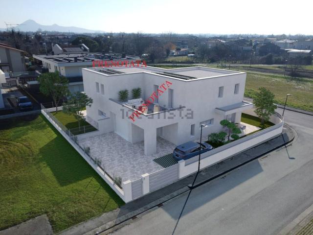 Case e ville in vendita di 180 m² in Via Marinetti, 14