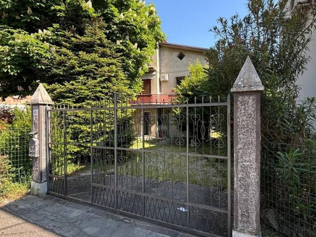 Case e ville in vendita di 180 m² in Via Meridiana, 6