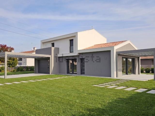 Case e ville in vendita di 180 m² in Via Michieletto, 14