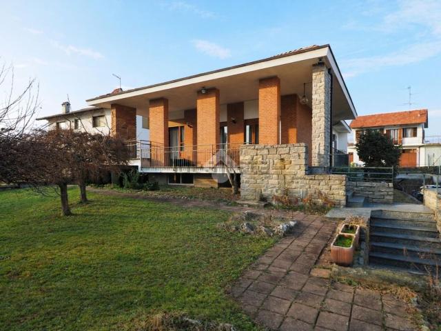 Case e ville in vendita di 180 m² in Via Milano, 39