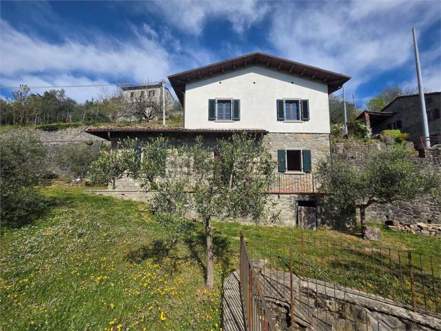 Case e ville in vendita di 180 m² in Via Soccorso