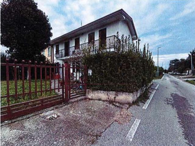 Case e ville in vendita di 180 m² in Via Sabbioni, 22