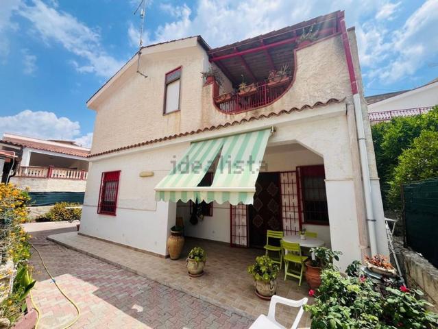 Case e ville in vendita di 180 m² in Via Salmone, 17