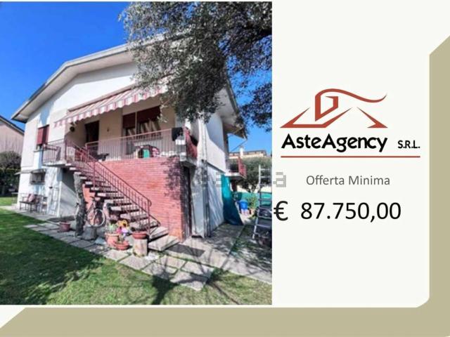 Case e ville in vendita di 180 m² in Via San Pio X°, 27