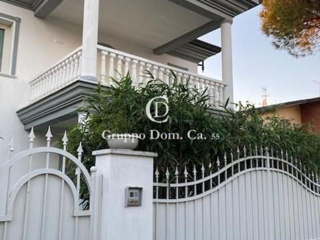 Case e ville in vendita di 180 m² in Via Scassicarli, 172