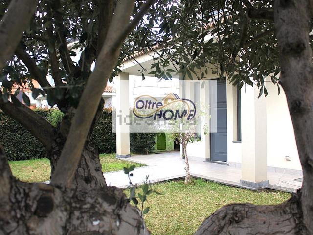 Case e ville in vendita di 180 m² in Via Simone Neri