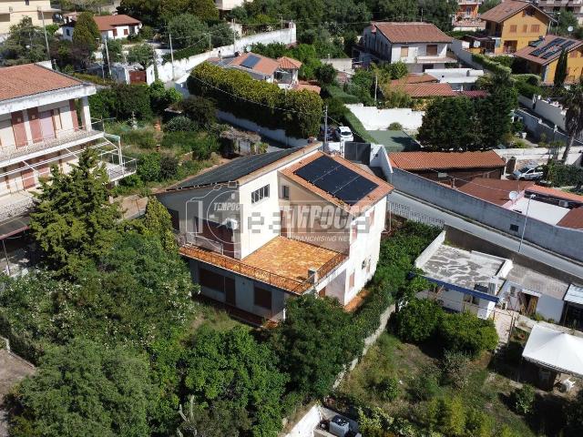 Case e ville in vendita di 180 m² in Via Sperone Alto, 2