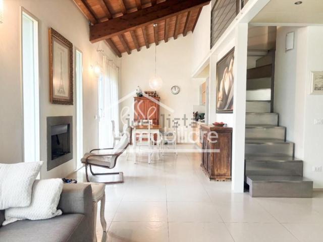 Case e ville in vendita di 180 m² in Via Poggio a Pino, 29