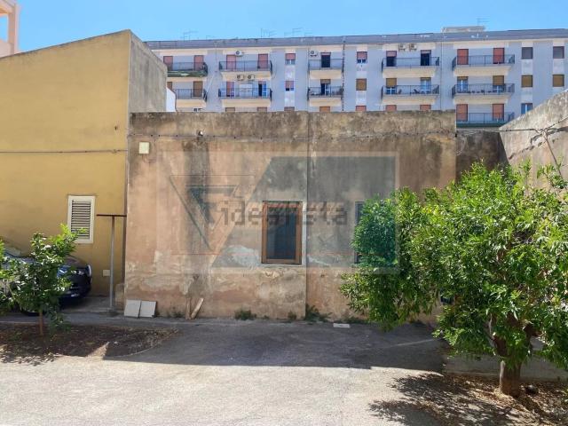 Case e ville in vendita di 180 m² in Via Pachino, 1