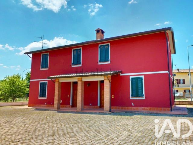 Case e ville in vendita di 180 m² in Via Perugia, 321