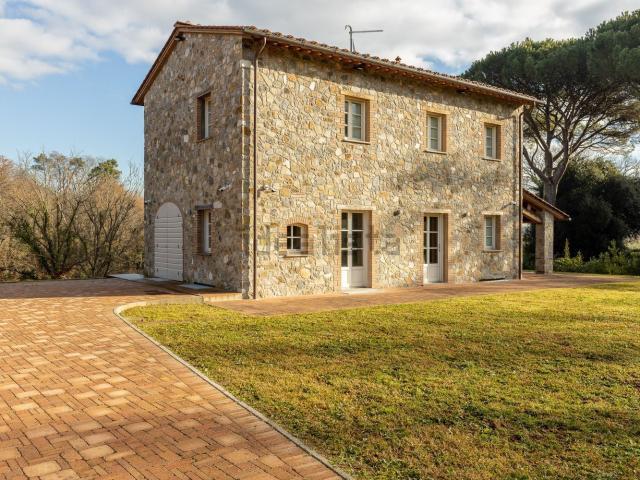 Case e ville in vendita di 180 m² in Via Piana