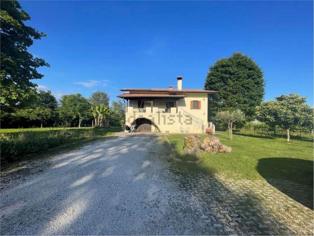 Case e ville in vendita di 180 m² in Via Pianale, 54