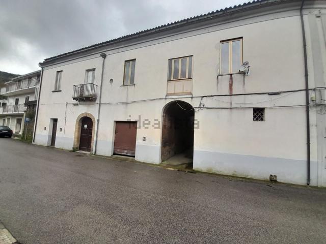 Case e ville in vendita di 180 m² in Via pie&apos  Casali