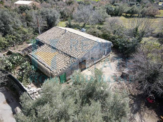 Case e ville in vendita di 180 m² in Via principale, 1