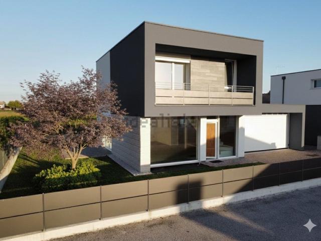 Case e ville in vendita di 180 m² in Via Roma
