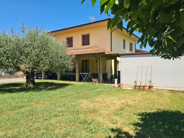 Case e ville in vendita di 180 m² in Via Roma