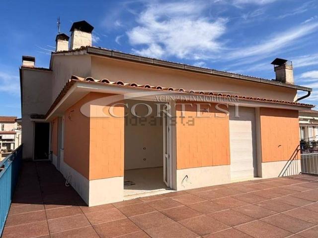Case e ville in vendita di 180 m² in Via Raffaello Scagnetti