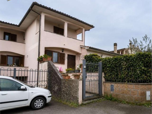 Case e ville in vendita di 180 m² in Via Re Gustavo VI di Svezia 30