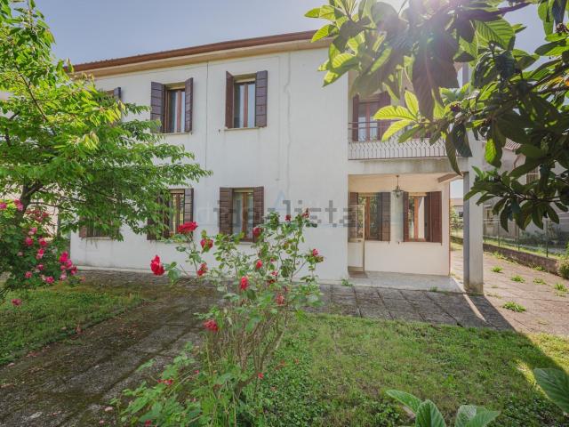 Case e ville in vendita di 180 m² in Via Risorgimento, 125