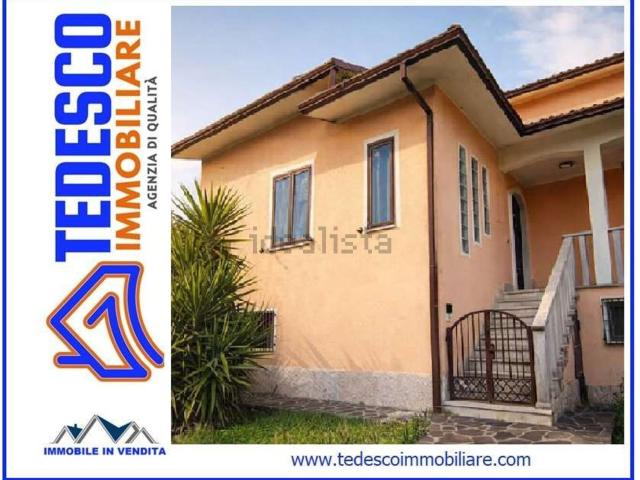 Case e ville in vendita di 180 m² in Via Torre Alfieri