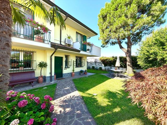 Case e ville in vendita di 180 m² in Via Tiziano, 18