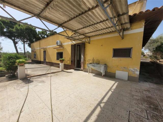 Case e ville in vendita di 180 m² in Via Tringali, 41