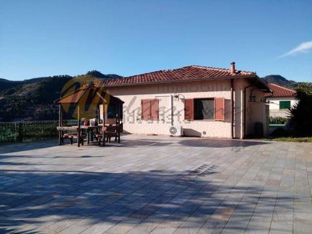 Case e ville in vendita di 180 m² in Via Turistica
