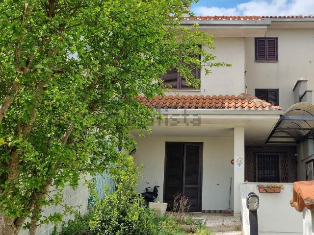 Case e ville in vendita di 180 m² in Via Vallere