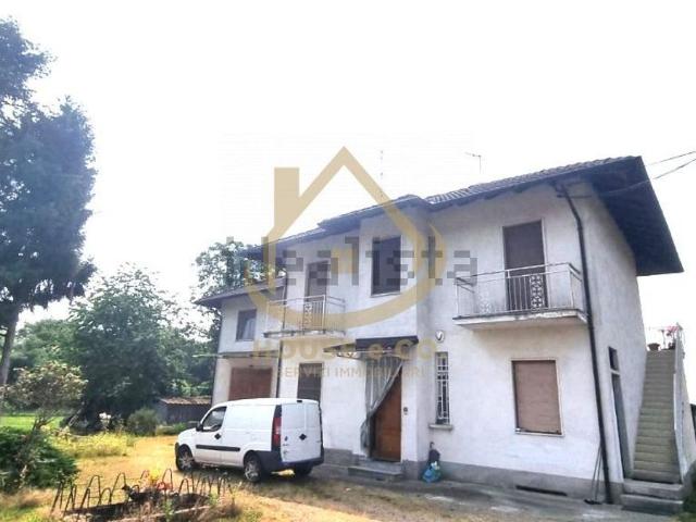 Case e ville in vendita di 180 m² in Via Vecchia per Gambolò