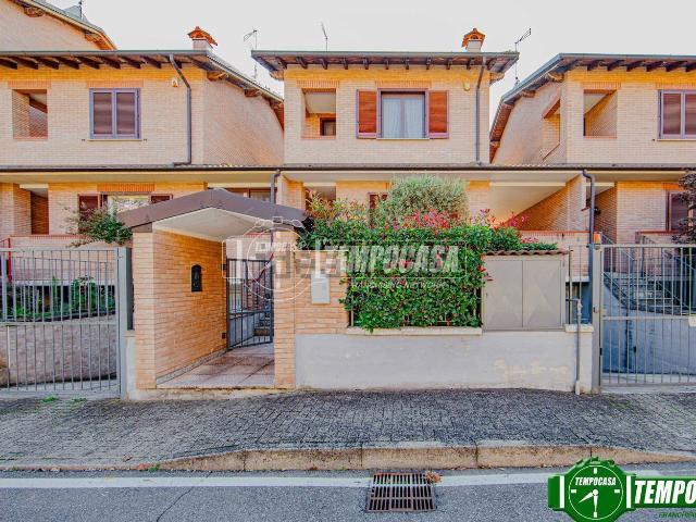 Case e ville in vendita di 180 m² in Via Verdi