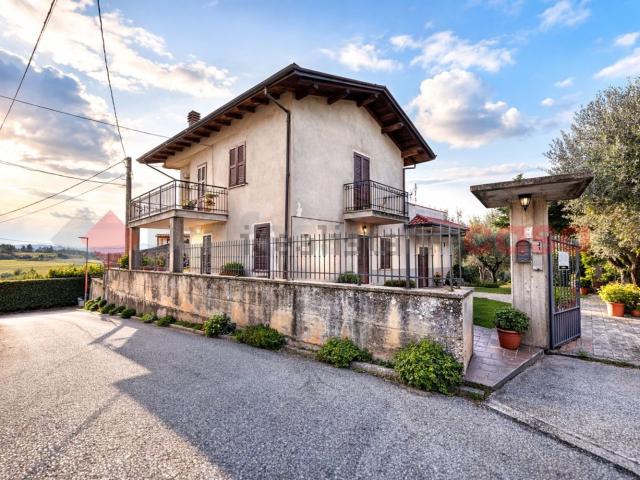 Case e ville in vendita di 180 m² in Via Vicinale Casette, 1