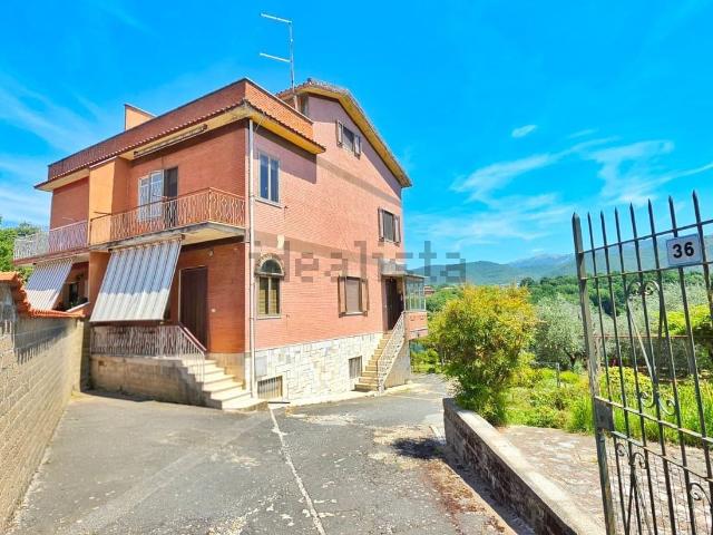 Case e ville in vendita di 180 m² in Via Vigesimo