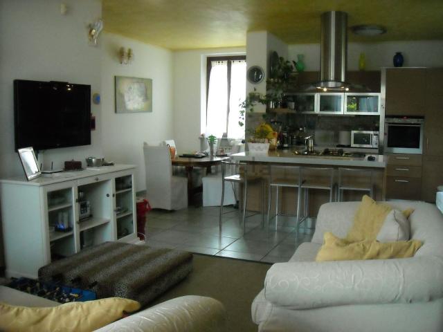 Case e ville in vendita di 180 m² in Via Vignate, 114
