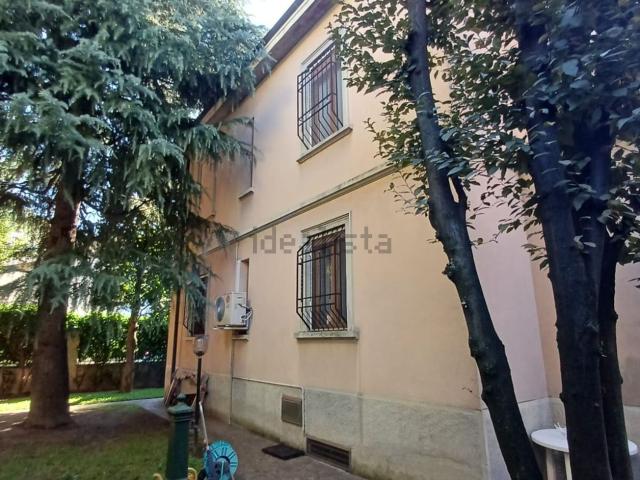 Case e ville in vendita di 180 m² in Via Villafranca