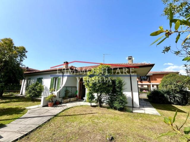 Case e ville in vendita di 180 m² in Via Zeri, 11
