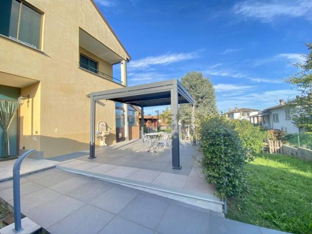 Case e ville in vendita di 180 m² in Viale Libertà, 1
