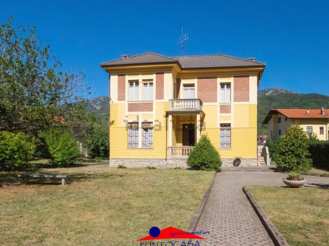 Case e ville in vendita di 180 m² in Viale Sarrea, 18