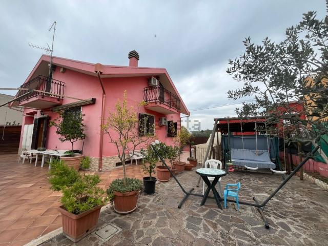 Case e ville in vendita di 180 m² in Vicolo Collenocello, 26