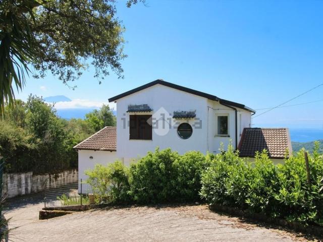 Case e ville in vendita di 180 m² in Contrada Santa Lucia, 5