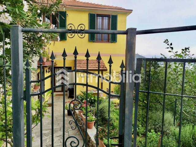 Case e ville in vendita di 180 m² in Frazione Degna, 57