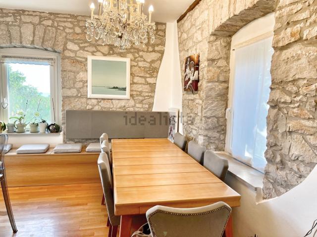 Case e ville in vendita di 180 m² in Frazione Duino, 4