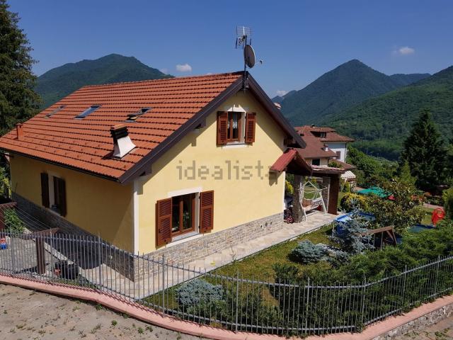 Case e ville in vendita di 180 m² in Località Castello, 2