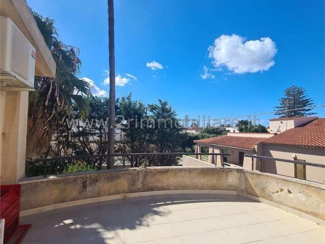 Case e ville in vendita di 180 m² in Lungomare Fata Morgana