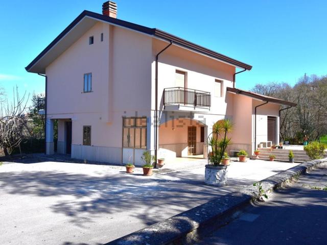 Case e ville in vendita di 180 m² in Piazza John Ciardi, 3