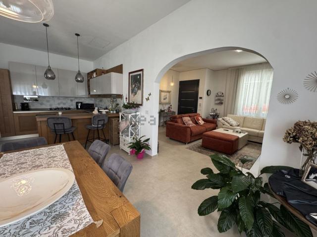 Case e ville in vendita di 180 m² in Piazza V. Emanuele II, 238