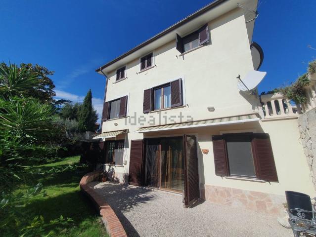 Case e ville in vendita di 180 m² in Piazzale Santa Teresa